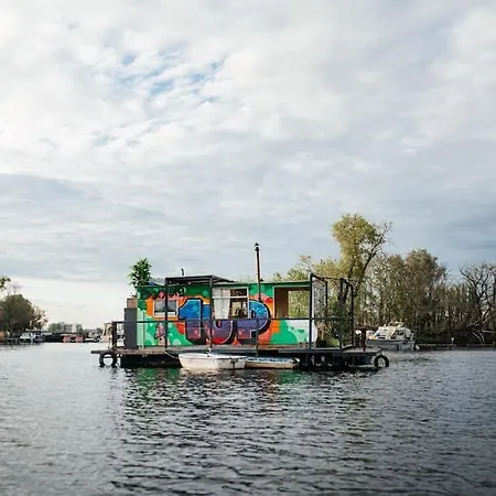 Mitten Im Wasser - Romantische Erholung In Berlin