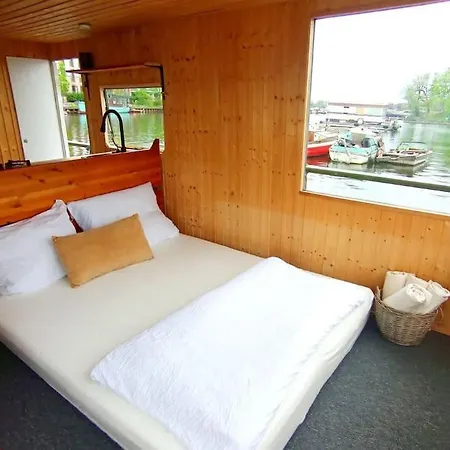 Botel Traum Am Wasser - Romantische Erholung In Berlin