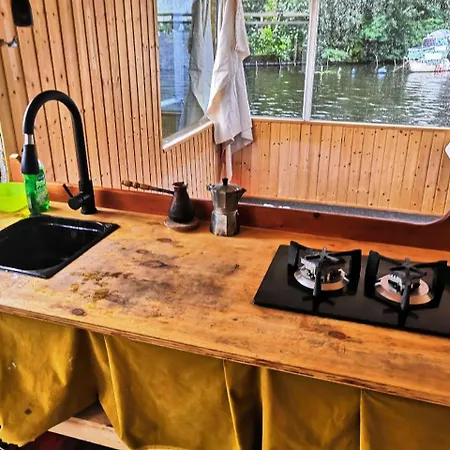 Mitten Im Wasser - Romantische Erholung In Berlin