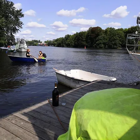 Mitten Im Wasser - Romantische Erholung In Berlin *